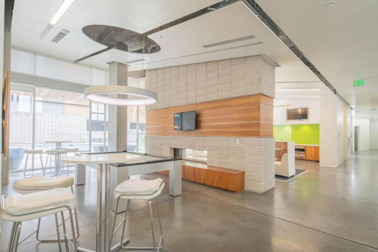 Cozy 2bd - Dt - Gym, Pool, Parking - Sleep 8