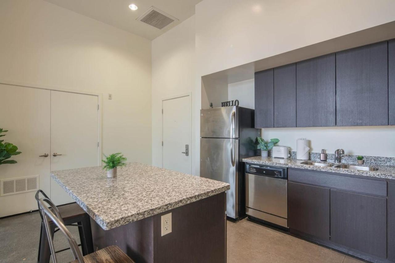 Cozy 2bd - Dt - Gym, Pool, Parking - Sleep 8 * Phoenix